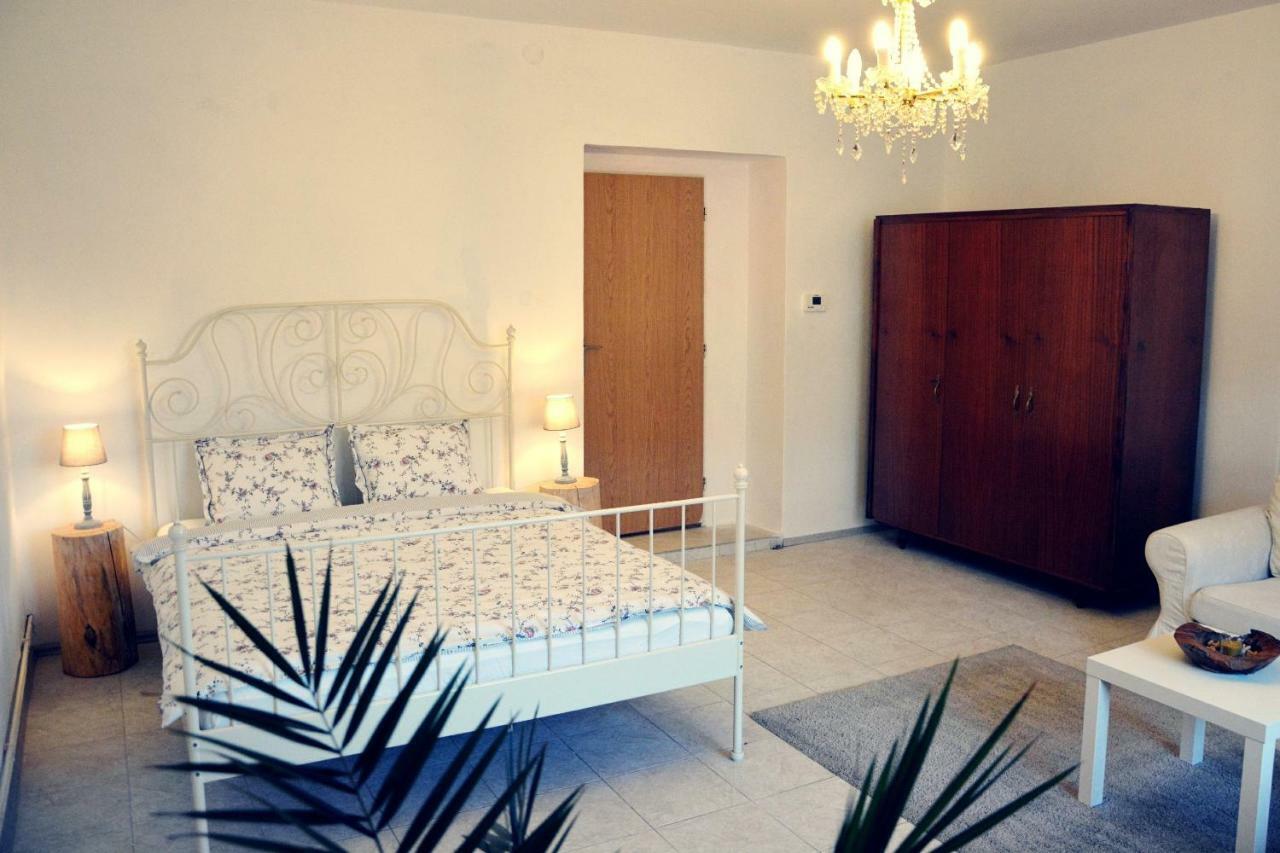 Apartmany Pod Putimskou Branou Písek Buitenkant foto
